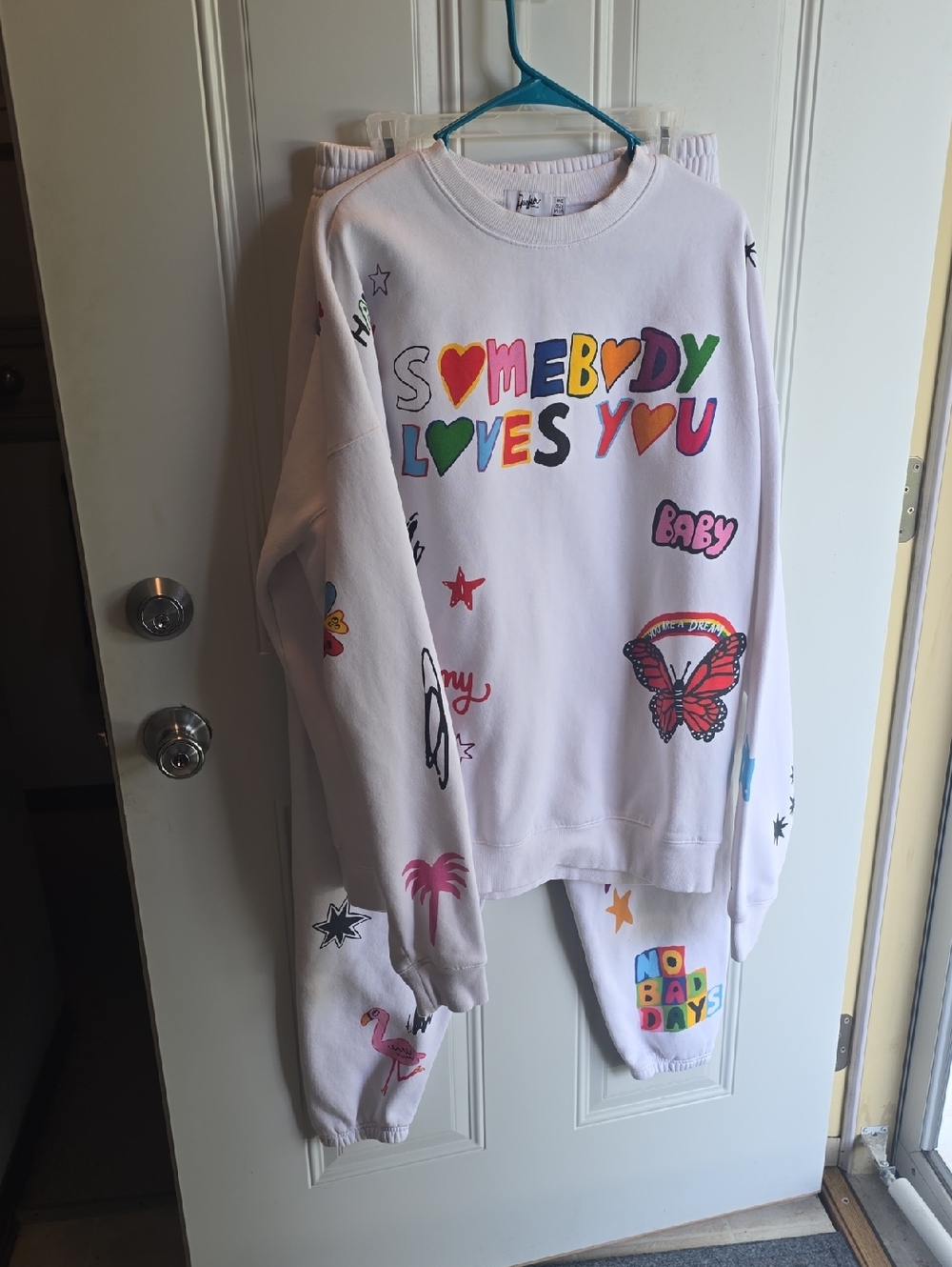 Somebody Loves You White Graphic Sweatshirt & Jogger Set